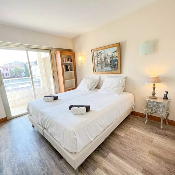 Cannes: Rooftop 2-room apartment with sea view