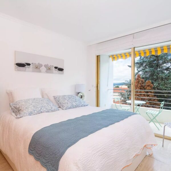 Appartement Cannes Croix des Gardes : splendide 2 pièces, résidence avec piscine, tennis, parc arboré