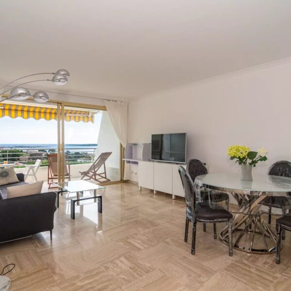 Apartment Cannes Croix des Gardes : splendid 1-bedroom apartment, residence with swimming pool, tennis court, wooded park