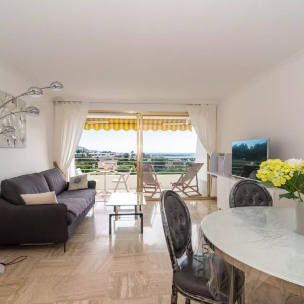 Apartment Cannes Croix des Gardes : splendid 1-bedroom apartment, residence with swimming pool, tennis court, wooded park