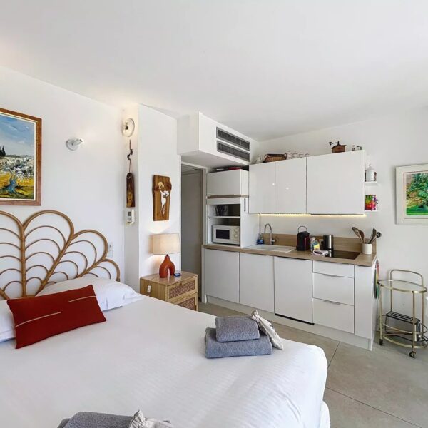 Cannes proche vieux port – studio avec vue mer