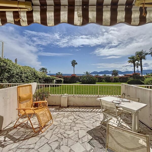 Cannes: near Vieuxld port : Studio with sea view