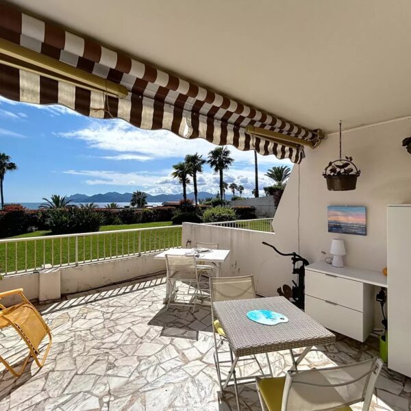 Cannes: near Vieuxld port : Studio with sea view