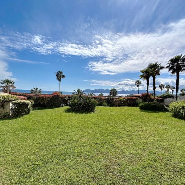 Cannes proche vieux port – studio avec vue mer