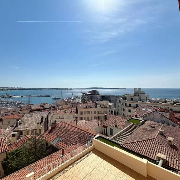 Suquet : Vue mer spectaculaire sur la baie de Cannes