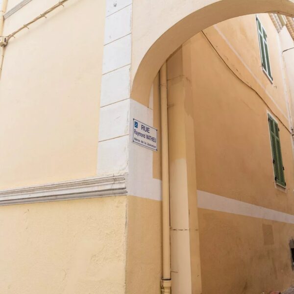 Village house Cannes Suquet : 3 bedrooms, 3 bathrooms, renovated, with independent studio