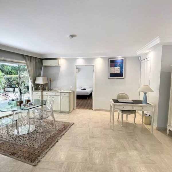 Apartment Cannes Basse Californie: large garden level, residence with swimming pool, parking