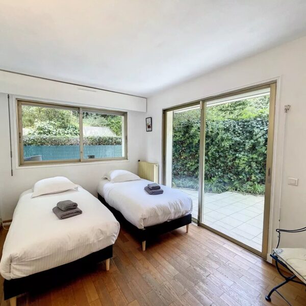 Apartment Cannes Basse Californie: large garden level, residence with swimming pool, parking