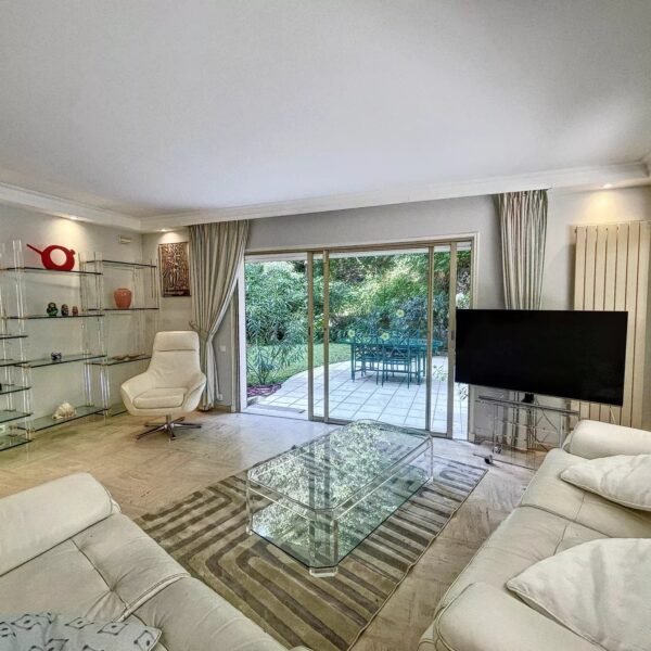 Apartment Cannes Basse Californie: large garden level, residence with swimming pool, parking
