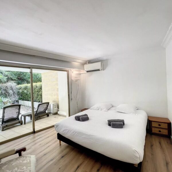 Apartment Cannes Basse Californie: large garden level, residence with swimming pool, parking