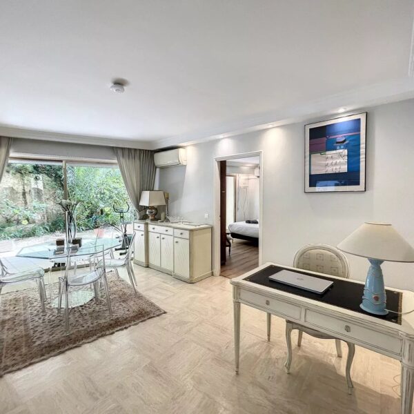 Apartment Cannes Basse Californie: large garden level, residence with swimming pool, parking