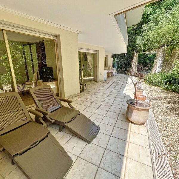 Appartement Cannes Basse Californie : vaste rez-de-jardin, résidence avec piscine, parking