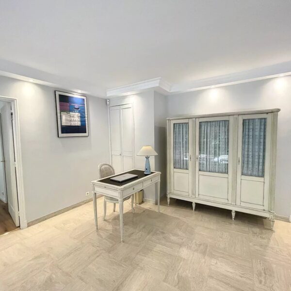 Apartment Cannes Basse Californie: large garden level, residence with swimming pool, parking