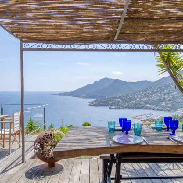 Théoule: 3-bedroom villa with swimming pool and sea view