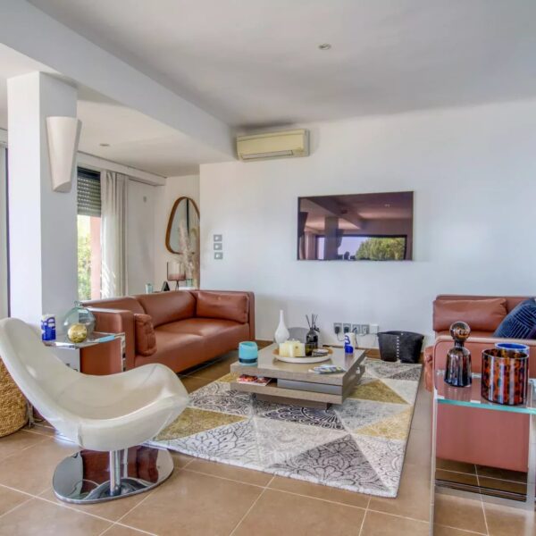 Théoule: 3-bedroom villa with swimming pool and sea view