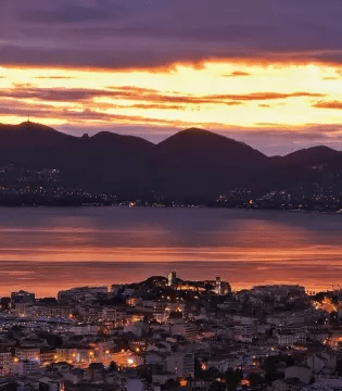 Coucher de soleil - Pourquoi une agence immobilière pour votre location saisonnière ?