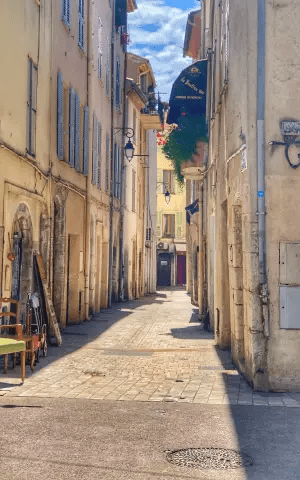 Voyager - c'est ce qui laisse des traces dans l'âme / Travelling - that's what leaves its mark on the soul! : rue de Cannes