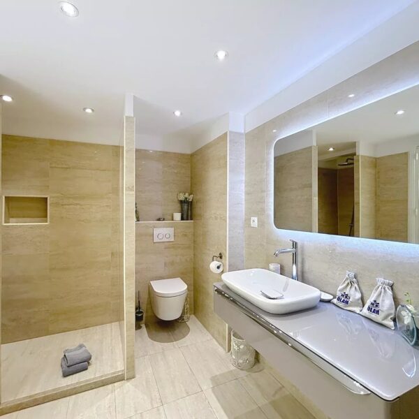 Cannes: Apartment 1 minute from the Palais: 3 bedrooms with terrace