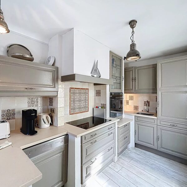 Cannes: Apartment 1 minute from the Palais: 3 bedrooms with terrace