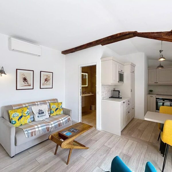 Cannes : Appartement 1mn du Palais : 2 chambres avec terrasse