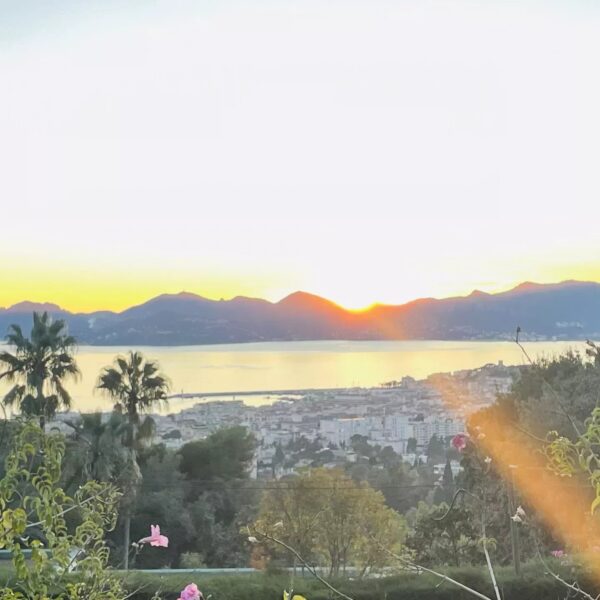 Cannes : Appartement 1mn du Palais : 2 chambres avec terrasse