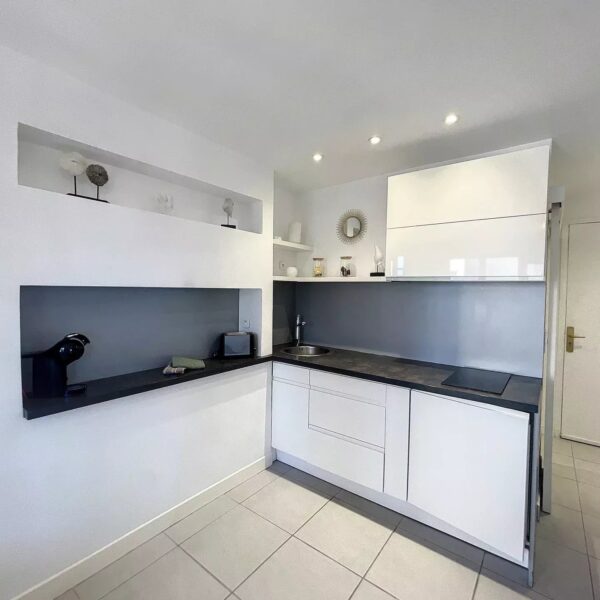 Appartement Cannes bas Croix des Gardes : 2 pièces charmant, 31m2, vue mer, proche plage