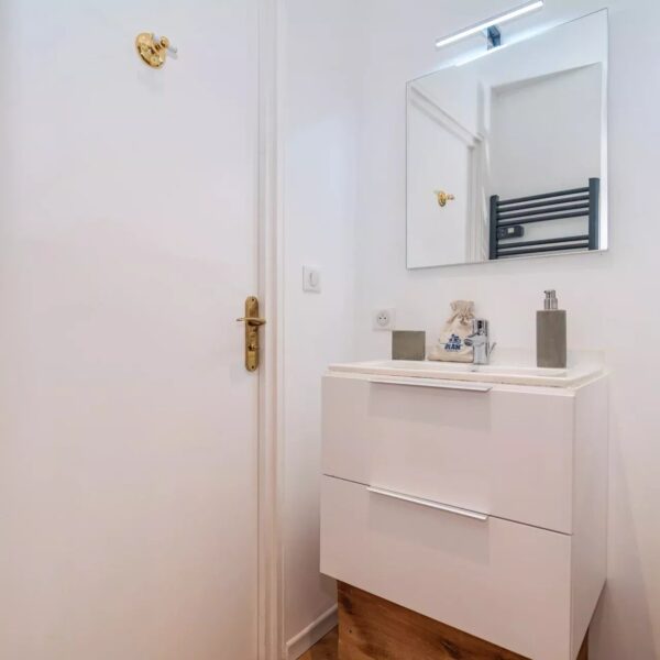 Apartment Cannes Vieux Port: bright 2 bedroom apartment, renovated 2023, ideal location