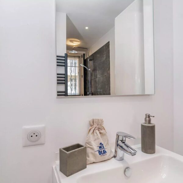 Apartment Cannes Vieux Port: bright 2 bedroom apartment, renovated 2023, ideal location