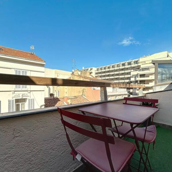 Cannes  : appartement 2 pièces au calme à 2 mn des plages