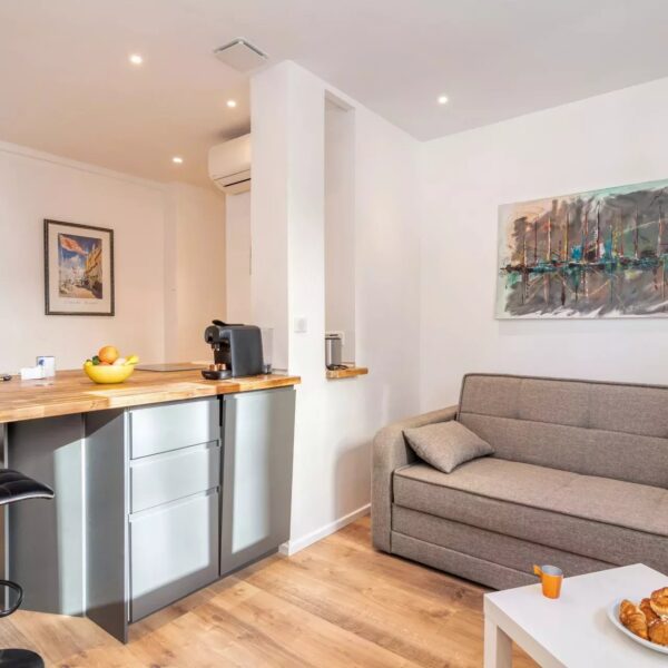 Apartment Cannes Vieux Port: bright 2 bedroom apartment, renovated 2023, ideal location