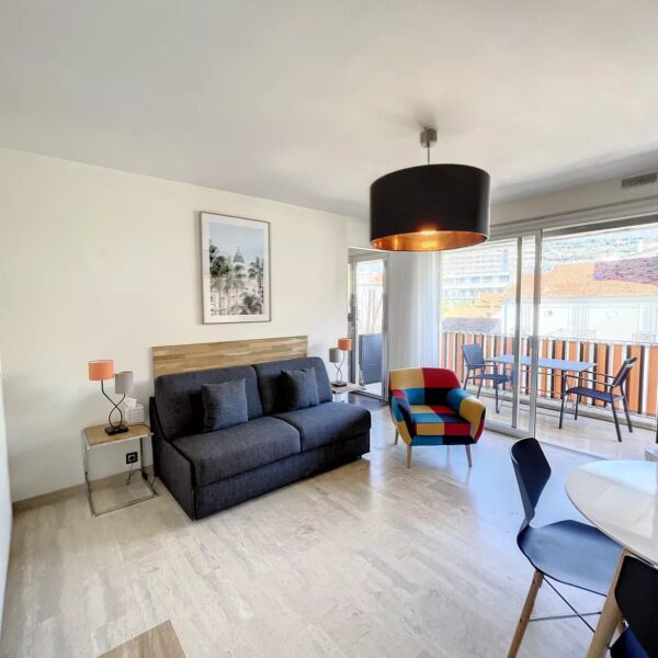 Appartement Cannes proche Banane : Vaste studio, 32m2, terrasse, résidence standing, au calme