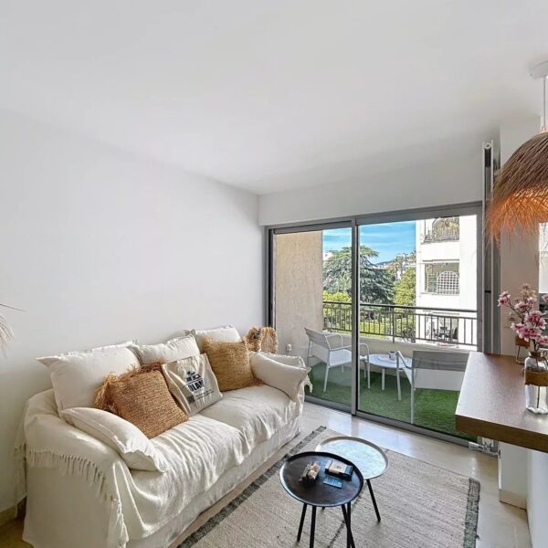 Cannes: charming studio in a secure residence 200m from the beaches