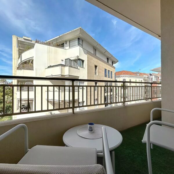Cannes: charming studio in a secure residence 200m from the beaches
