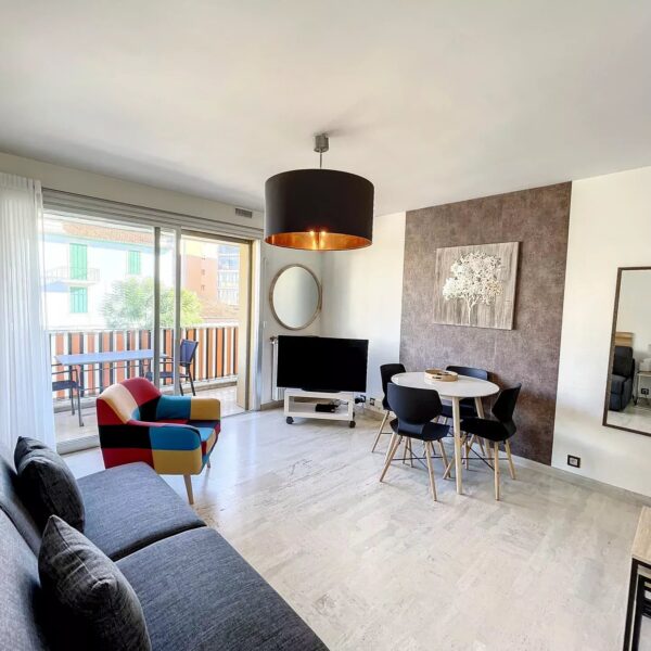 Appartement Cannes proche Banane : Vaste studio, 32m2, terrasse, résidence standing, au calme