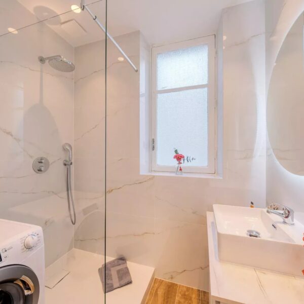 Appartement Cannes Croisette : 3 Pièces ensoleillé, rénové avec goût, très belles prestations, plages à 2 mns