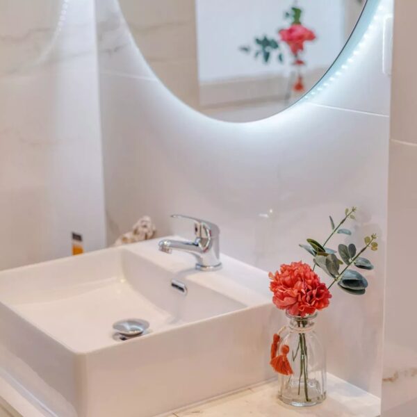 Flat Cannes Croisette: Sunny 2 BR, 2023 renovation with heartful decor, beaches and La Croisette 2 mns away