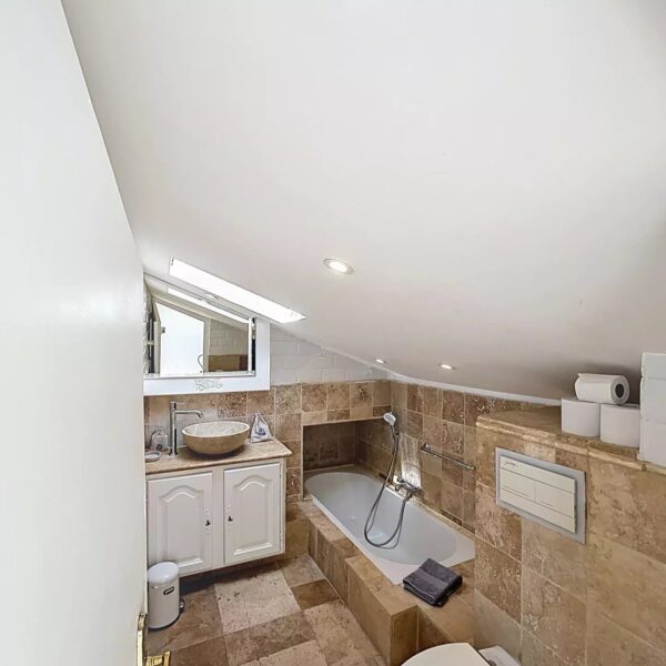 Cannes: Appartement duplex Suquet 3 chambres avec terrasse et vue mer