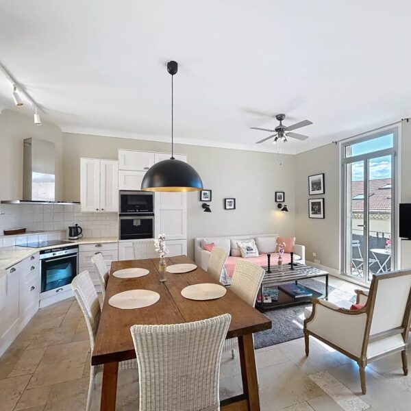 Cannes: Appartement duplex Suquet 3 chambres avec terrasse et vue mer