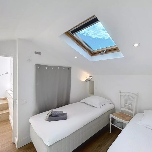 Cannes: 3 bedroom duplex Suquet apartment with terrace and sea view