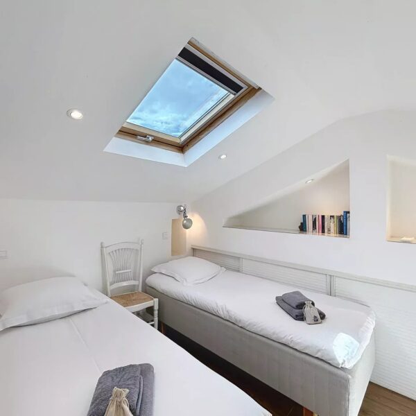 Cannes: 3 bedroom duplex Suquet apartment with terrace and sea view