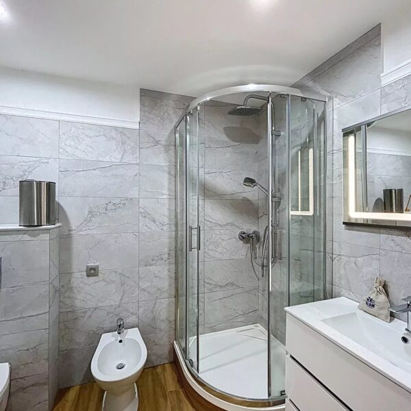 Cannes: 2-room apartment in a quiet location, 2 minutes from the beaches