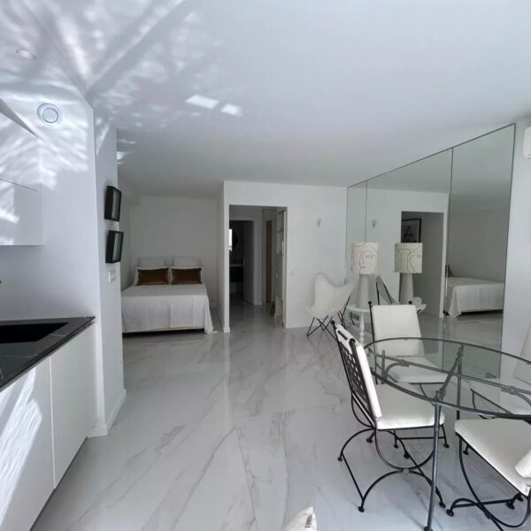 Cannes: charming studio in a secure residence 3 minutes from the beaches