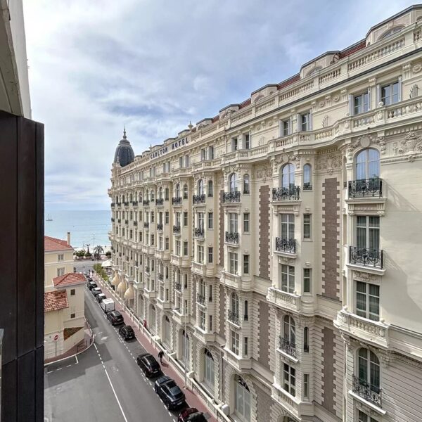 Cannes: charming studio in a secure residence 3 minutes from the beaches