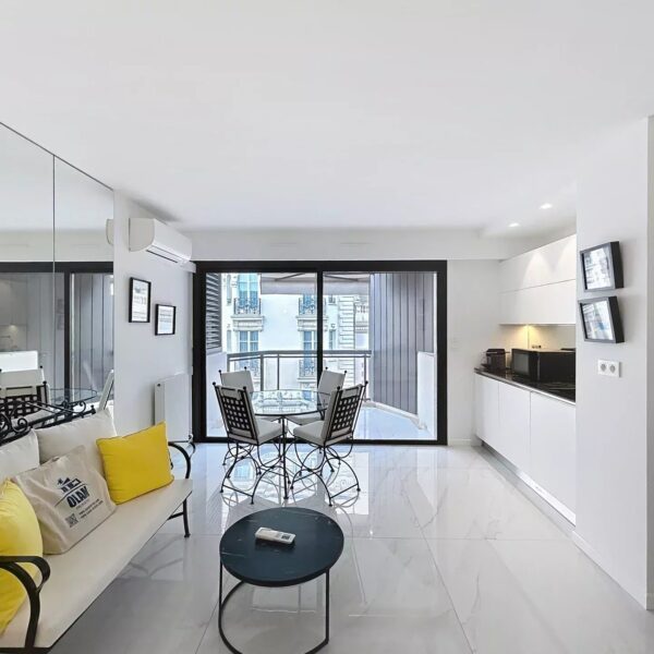 Cannes: charming studio in a secure residence 3 minutes from the beaches