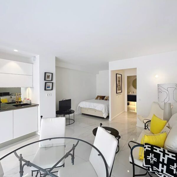 Cannes: charming studio in a secure residence 3 minutes from the beaches