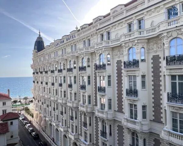 Cannes: charming studio in a secure residence 3 minutes from the beaches