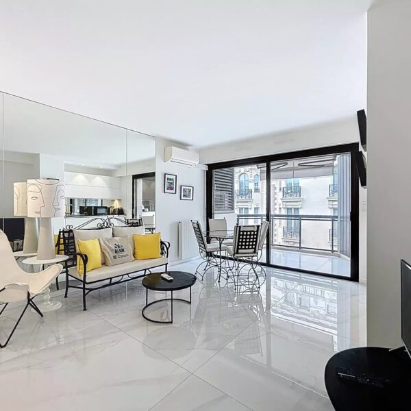 Cannes: charming studio in a secure residence 3 minutes from the beaches