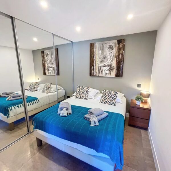 Cannes hyper center 2 bedrooms renovated with terrace, elevator, Marché Gambetta