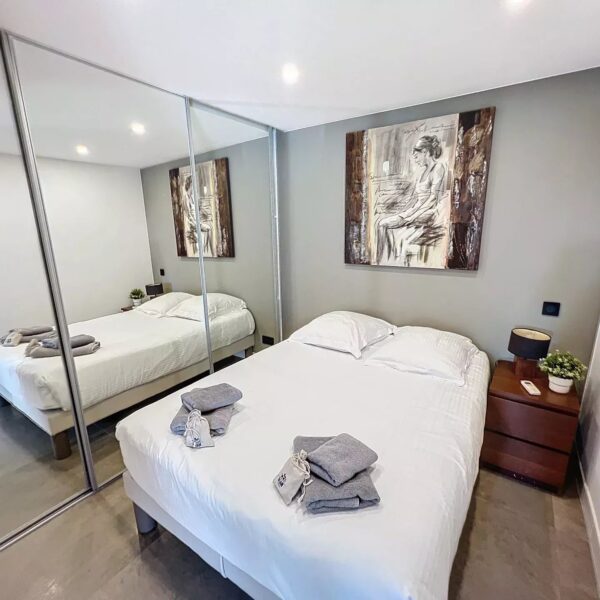 Cannes hyper center 2 bedrooms renovated with terrace, elevator, Marché Gambetta