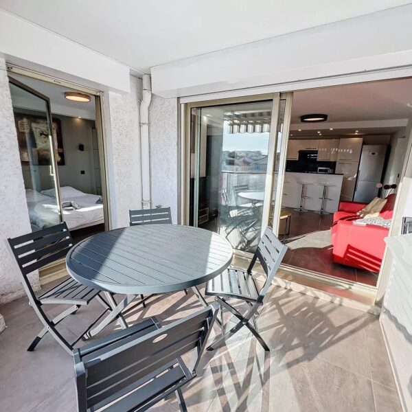 Cannes hyper center 2 bedrooms renovated with terrace, elevator, Marché Gambetta
